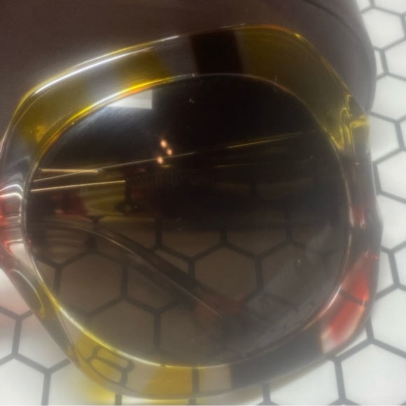 Like New with Original Box Badgley Mischka Twist Sunglasses/Topaz RARE - Picture 4 of 5